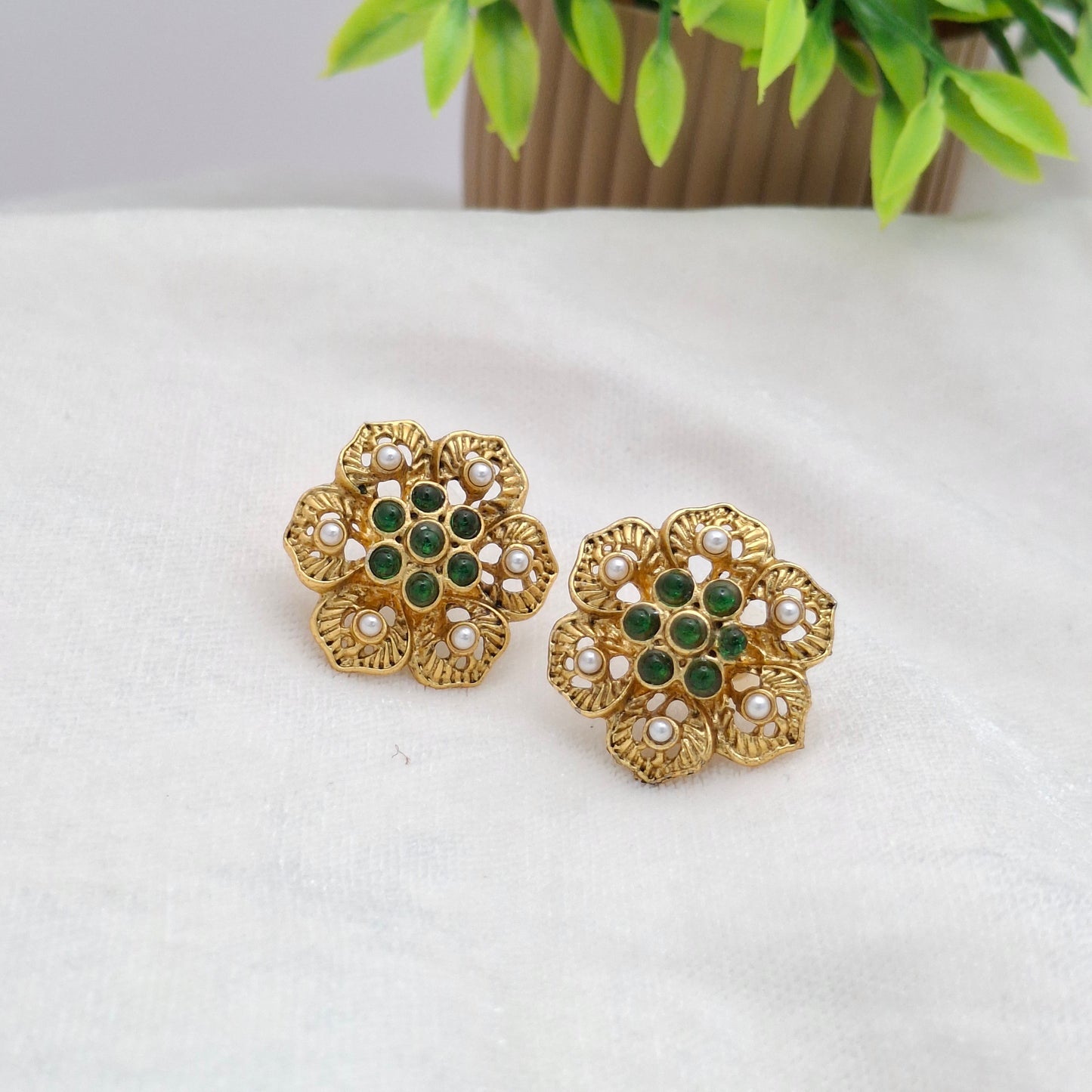 (Pack of 6) Floral Matte Studs
