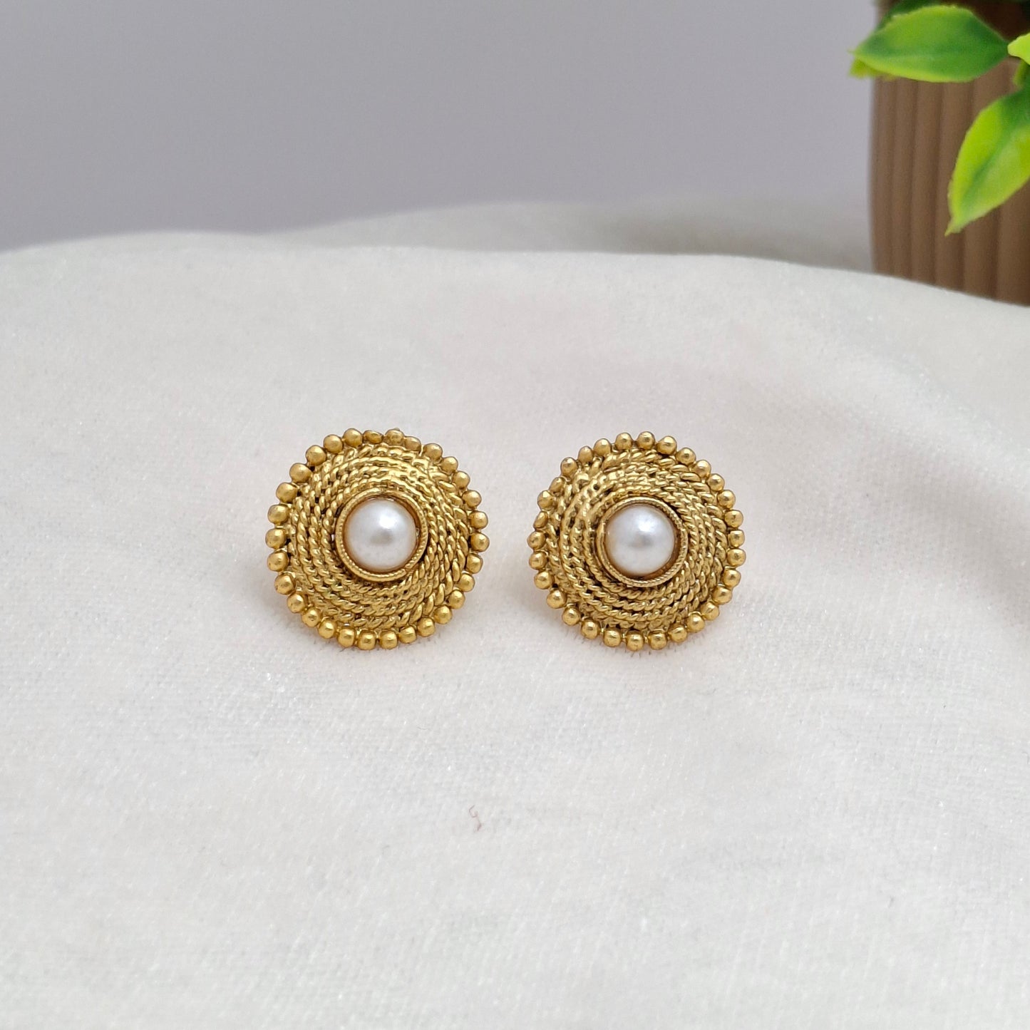 (Pack of 6) Round Matte Studs
