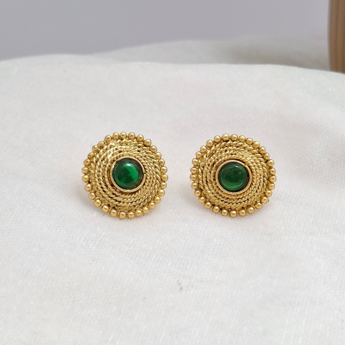 (Pack of 6) Round Matte Studs
