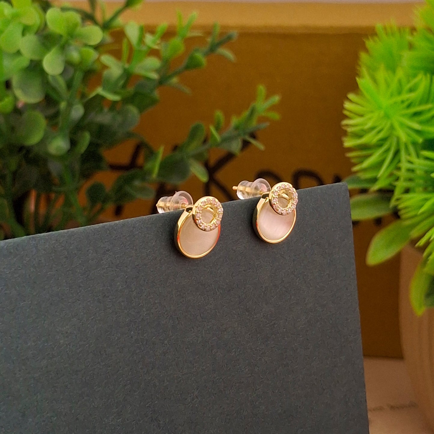 Pearl Aura Stud Earrings - Kaanke