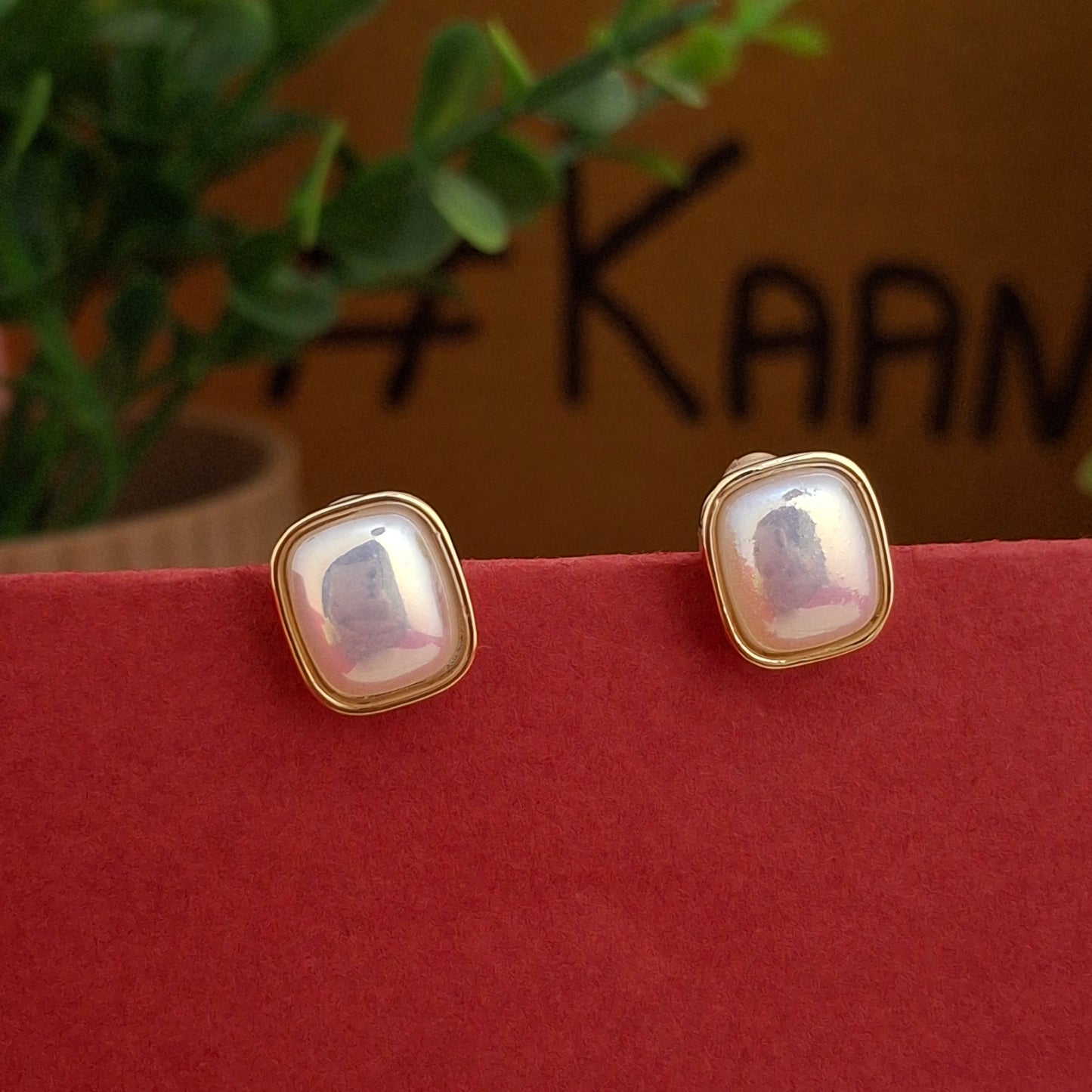 Pearl Studs - Kaanke