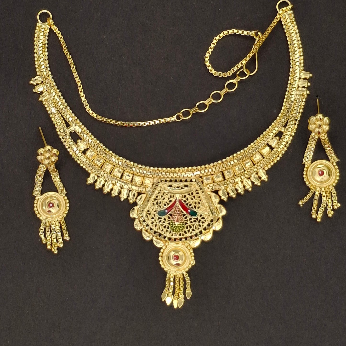 Lightweight Gold Short Necklace