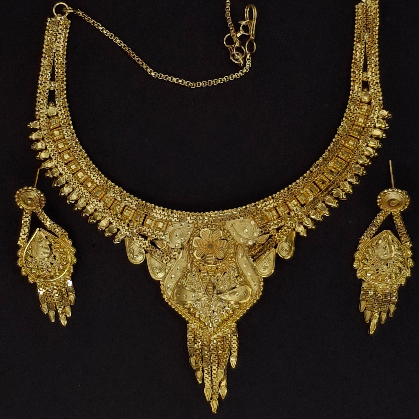 Fancy Gold Short Necklace