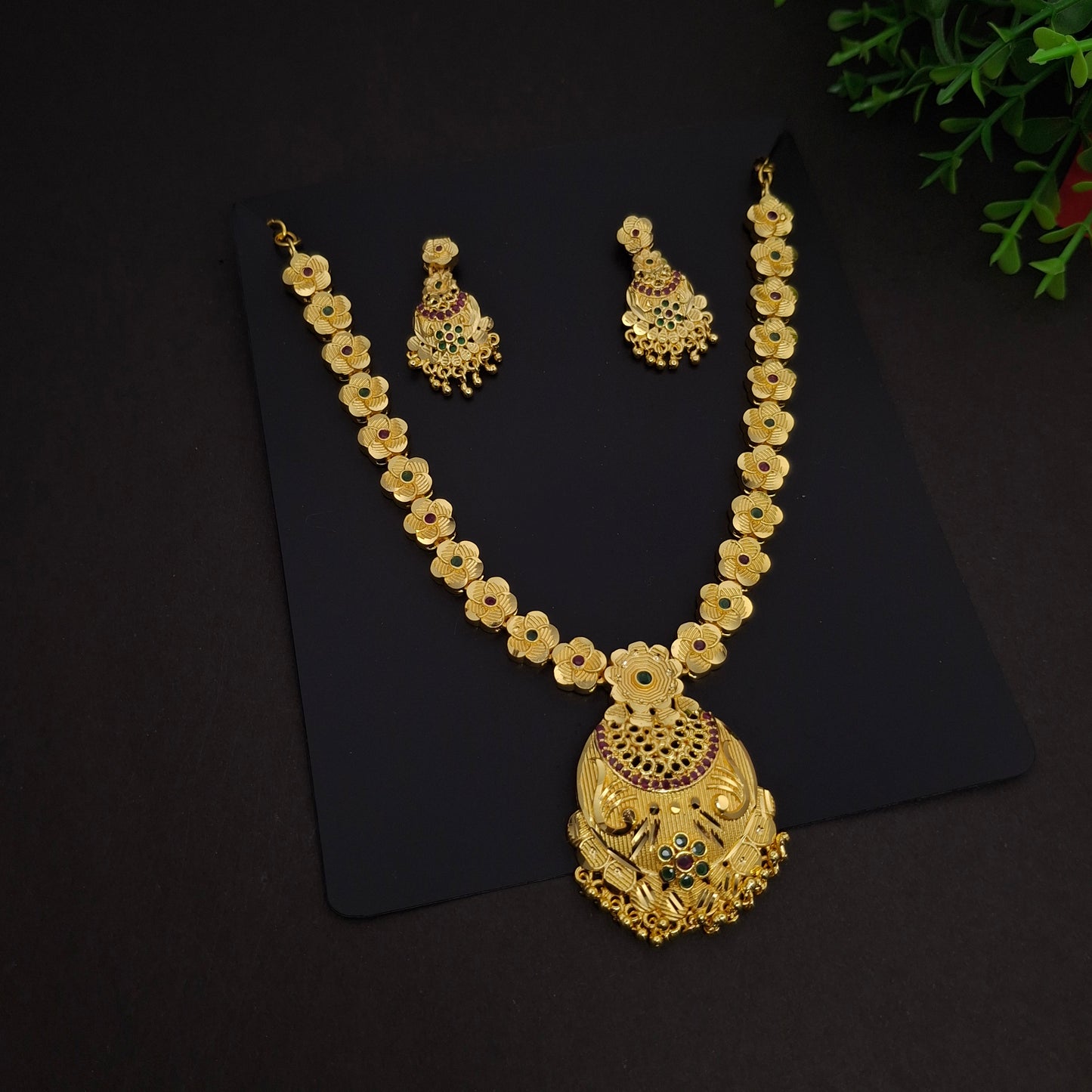 Fancy Gold Short Necklace