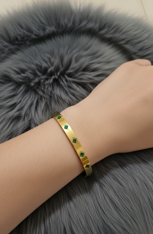 Antitarnish Emerald Stone Studded Bracelet 18K Gold Plated