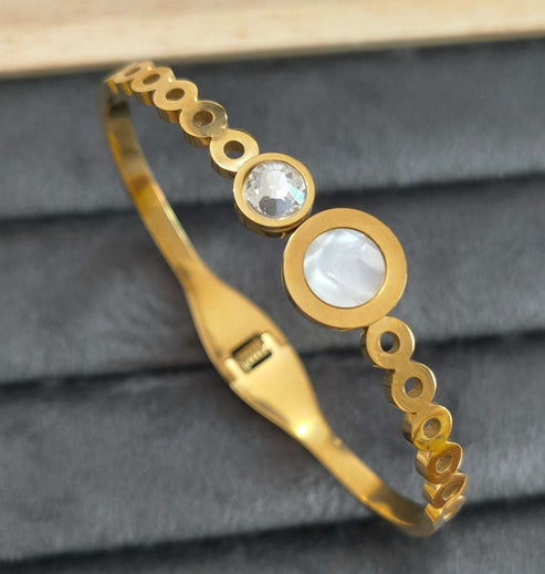 Anti Tarnish Hollow Circles Shape Bracelet 18K Gold Plated
