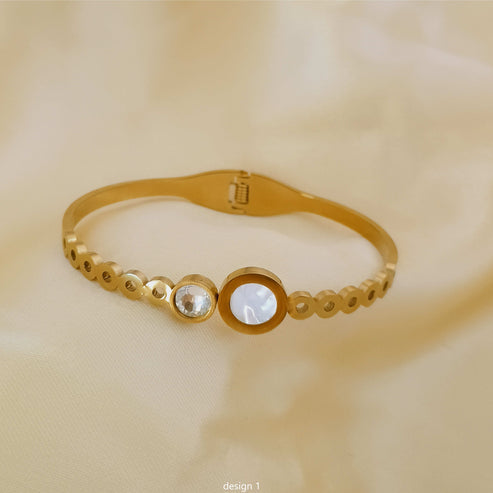 Anti Tarnish Hollow Circles Shape Bracelet 18K Gold Plated