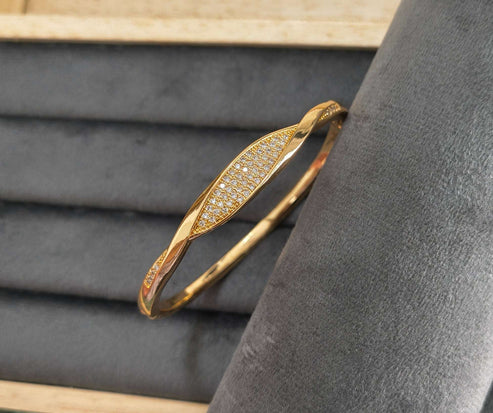 Antitarnish Stylish Twisted Design Bracelet 18K Gold Plated