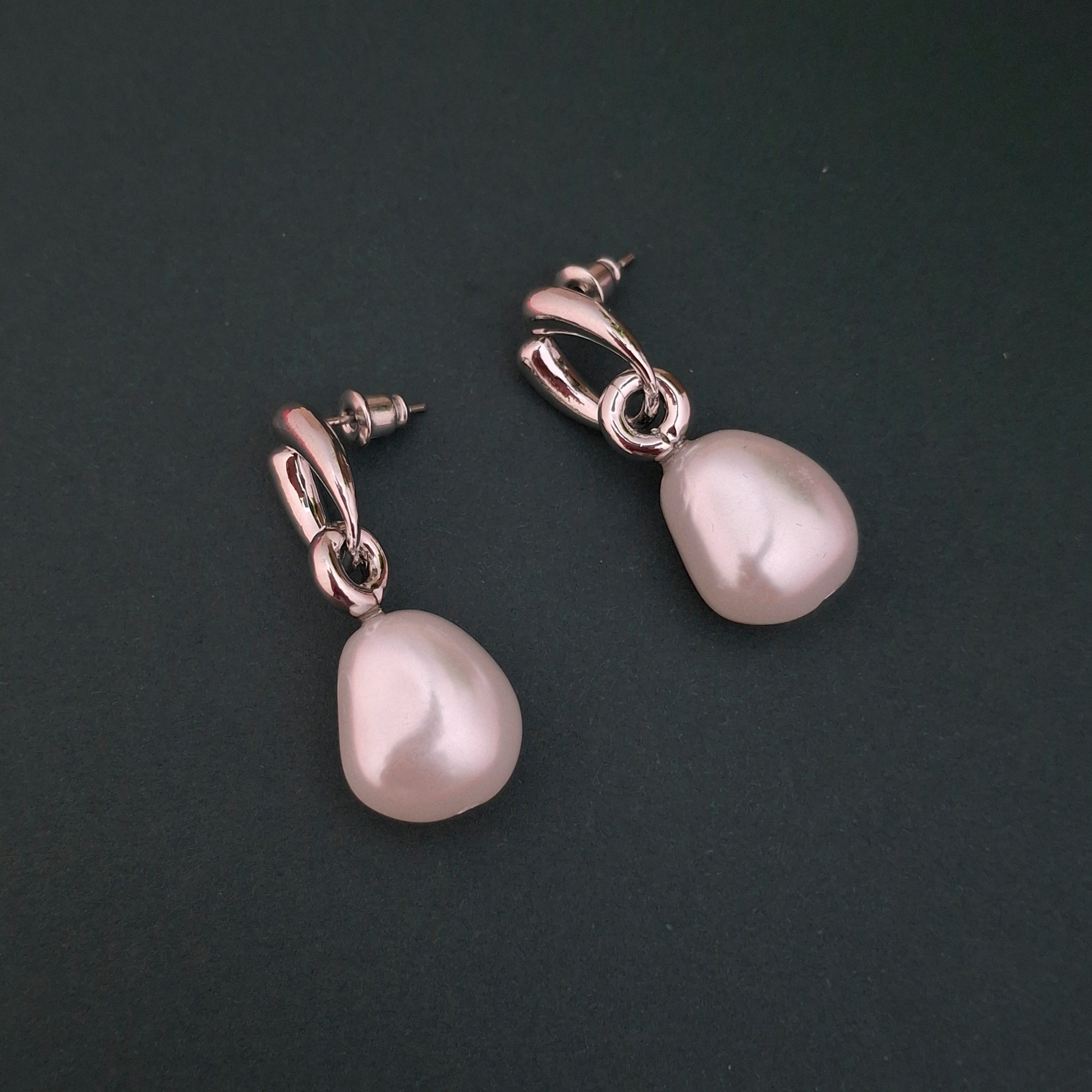 Baroque Pearl Drop Earrings - Kaanke