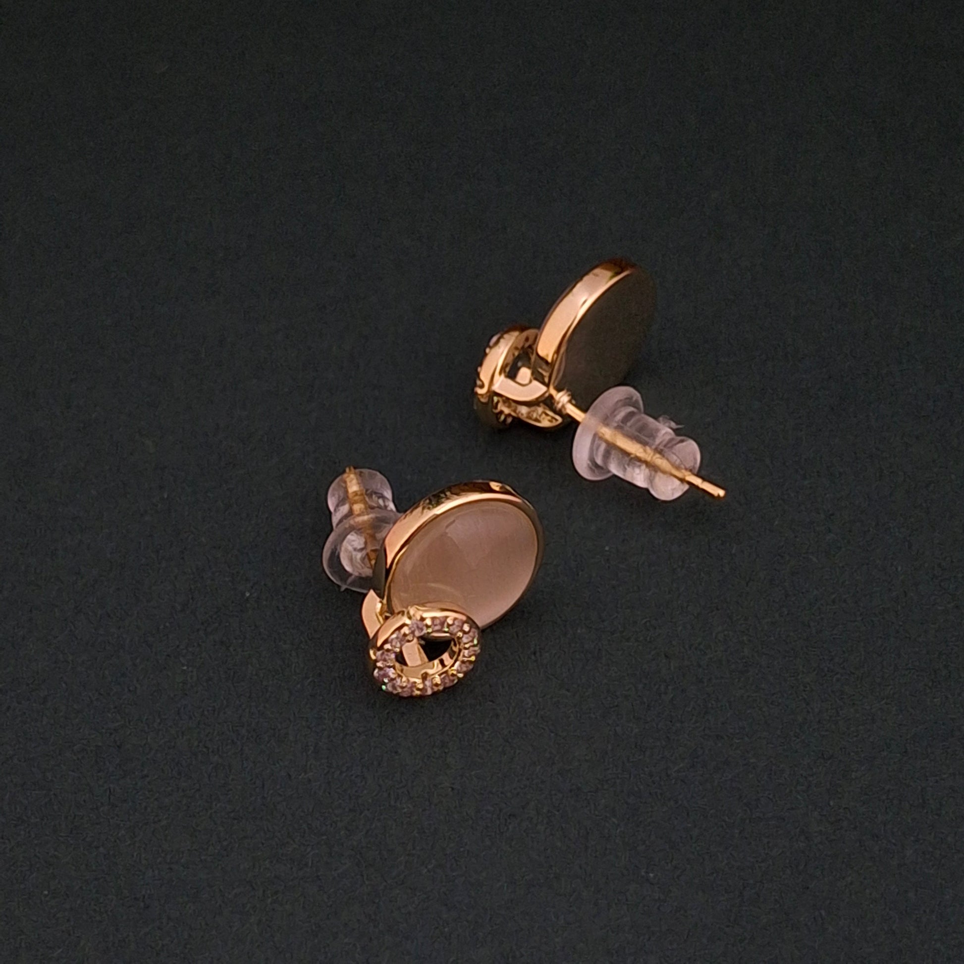 Pearl Aura Stud Earrings - Kaanke