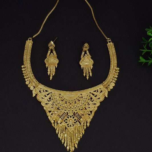 Traditional Gold Short Necklace