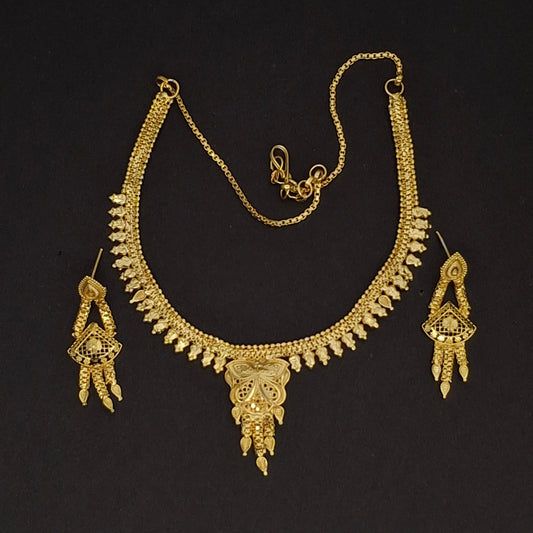 Traditional Gold Short Necklace
