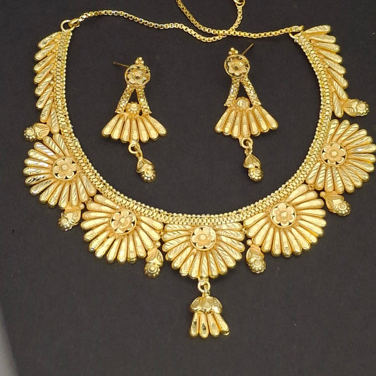 Traditional Fancy Gold Short Necklace