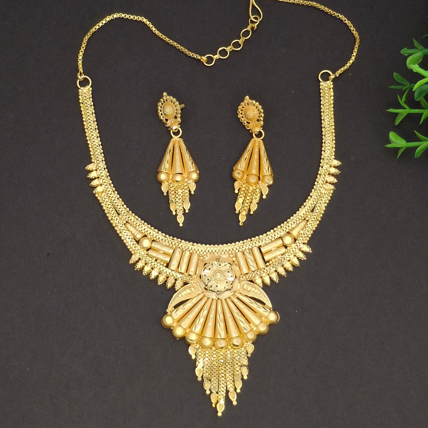 Fancy Gold Short Necklace