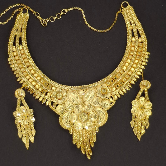 Traditional Gold Short Necklace