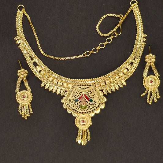Lightweight Gold Short Necklace