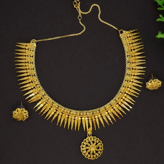 Traditional Gold Short Necklace