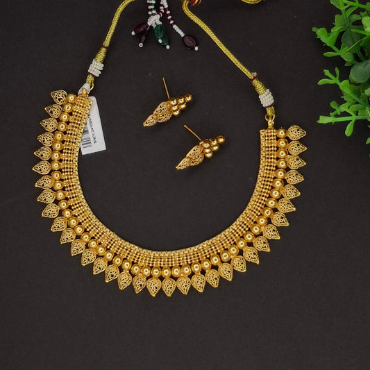 Tradtional Matte Gold Short Necklace