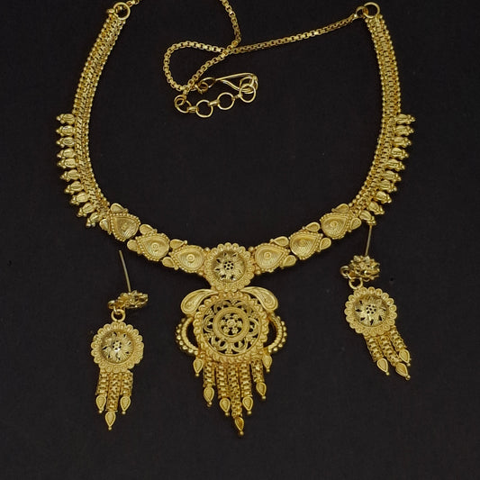 Traditional Gold Short Necklace