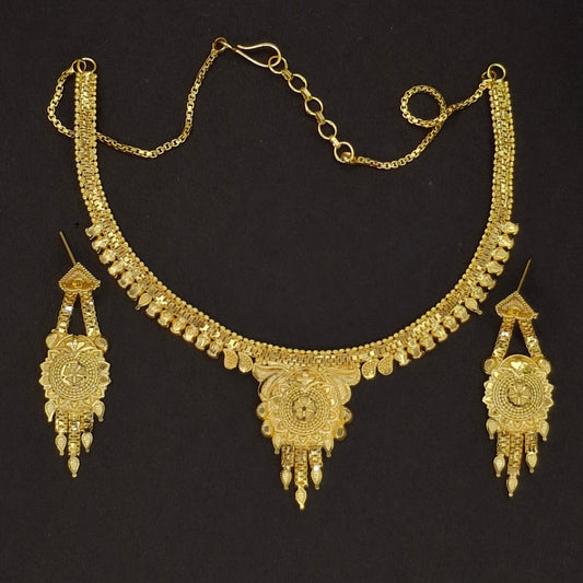 Lightweight Fancy Gold Short Necklace