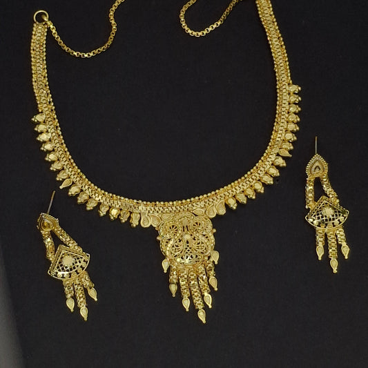 Traditional Gold Short Necklace