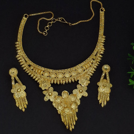 Traditional Gold Short Necklace