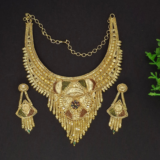 Traditional Gold Short Necklace