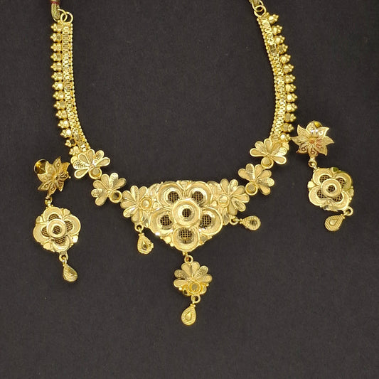 Fancy Gold Short Necklace