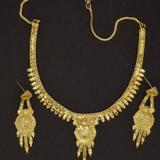Lightweight Fancy Gold Short Necklace