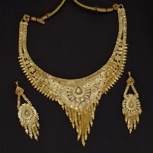 Traditional Gold Short Necklace